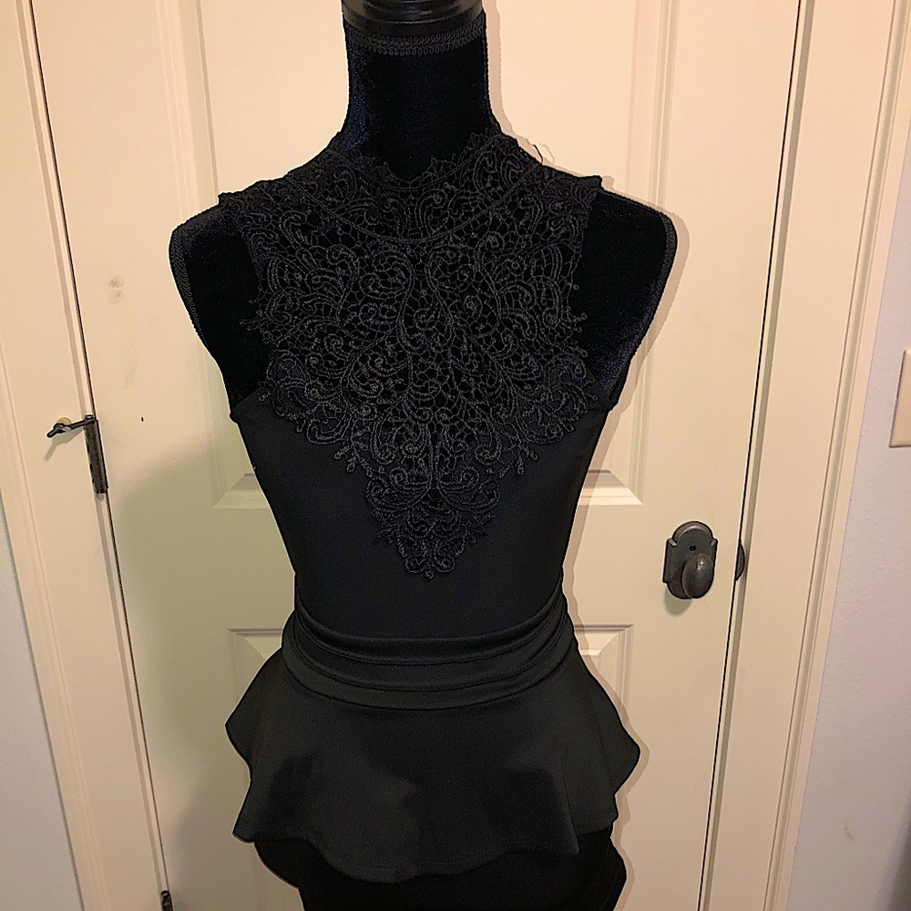 Black lace chest sleeveless dress